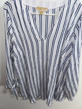 Michael Kors White and Navy Vertical-Stripe V-Neck Tie-Sleeve blouse